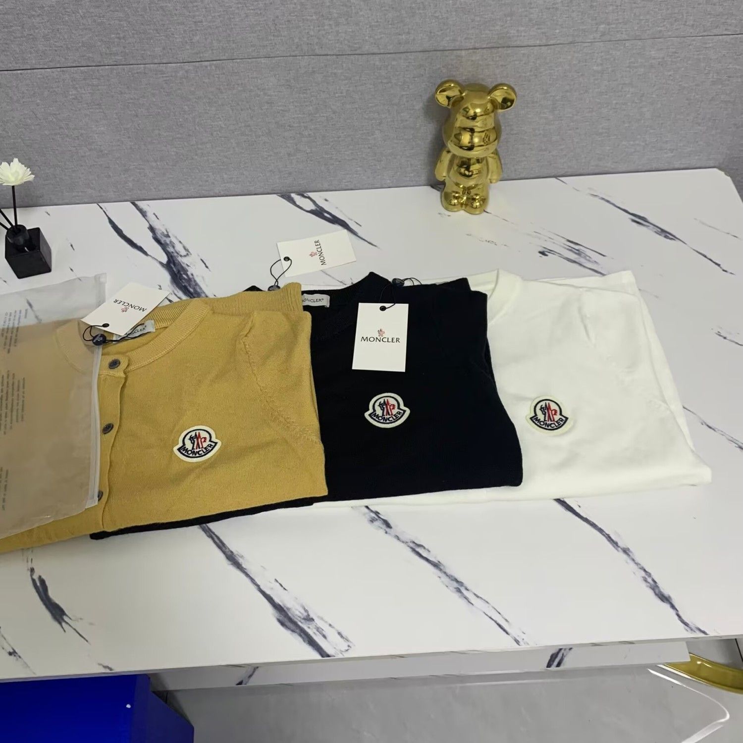 【MONCLER旗艦店】（モンクレール）クラシックでスタイリッシュな長袖スウェットシャツ00968