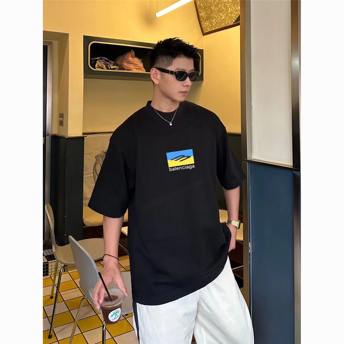 【BALENCIAGA旗艦店】（バレンシアガ）クラシックでスタイリッシュな半袖スウェットシャツ01757