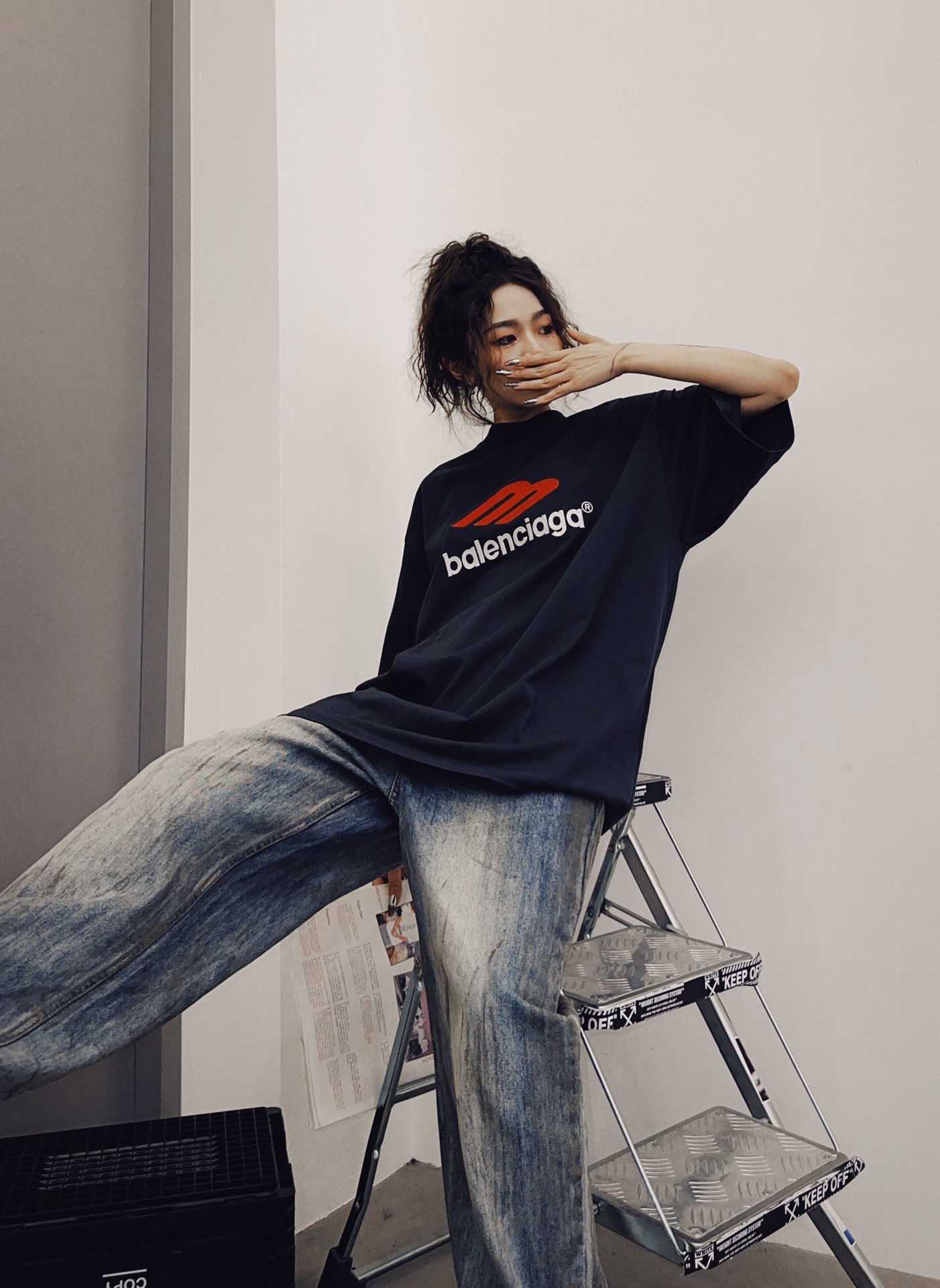 【BALENCIAGA旗艦店】（バレンシアガ）クラシックでスタイリッシュな半袖スウェットシャツ01745