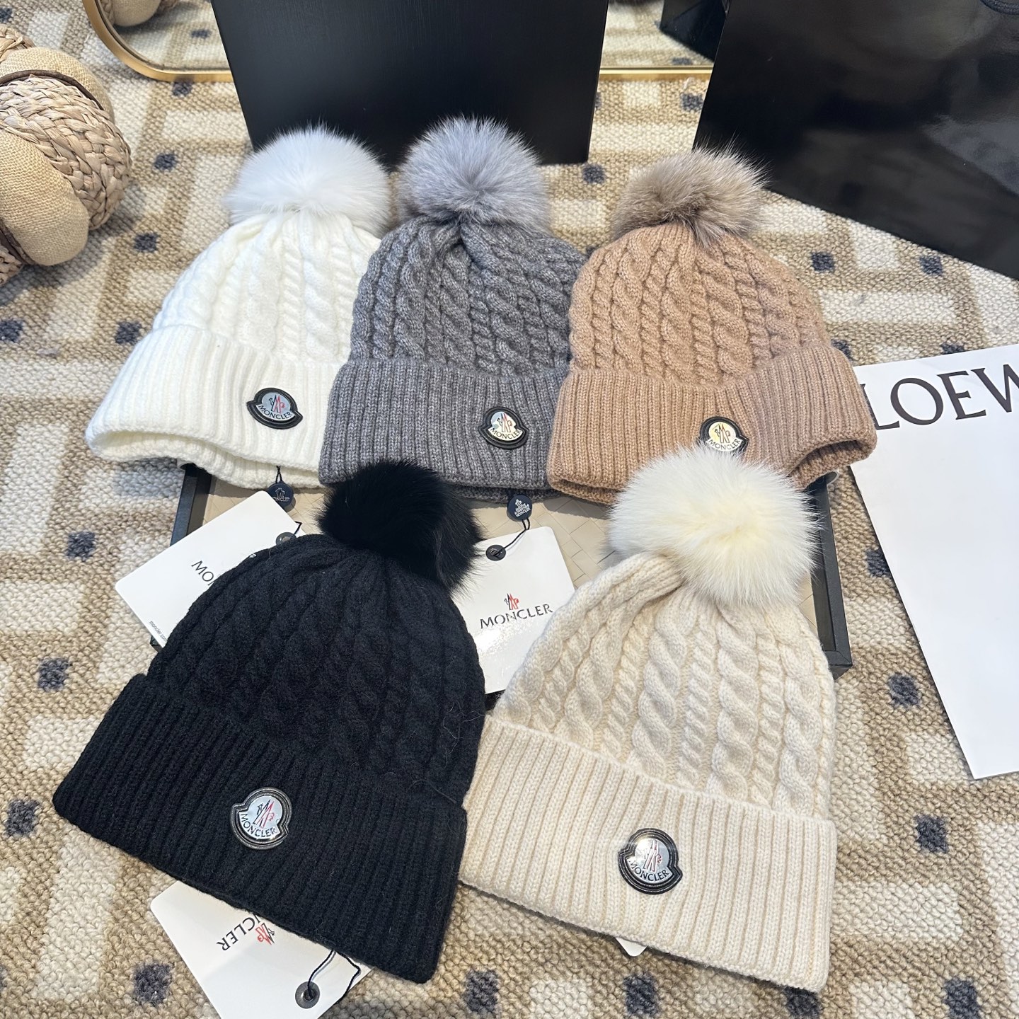 【MONCLER旗艦店】（モンクレール）時代を超えて人気のクラシックな帽子秋冬コレクション