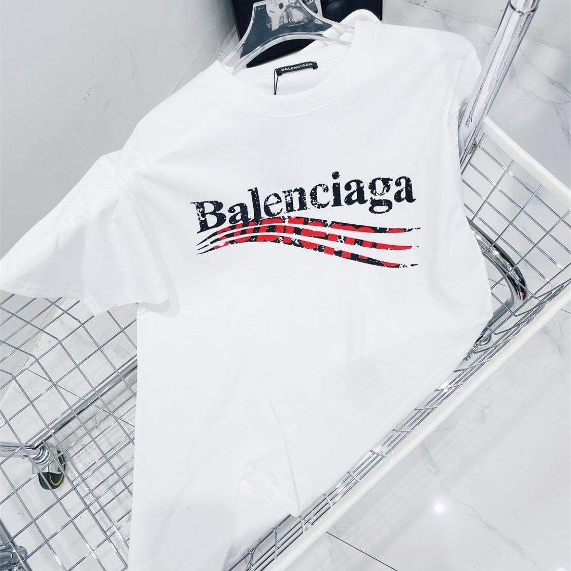 【BALENCIAGA旗艦店】（バレンシアガ）クラシックでスタイリッシュな半袖スウェットシャツ01571