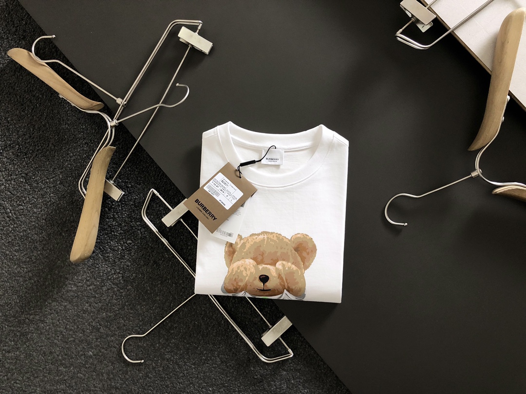 【BURBERRY旗艦店】（バーバリー）クラシックでスタイリッシュな半袖スウェットシャツ01304