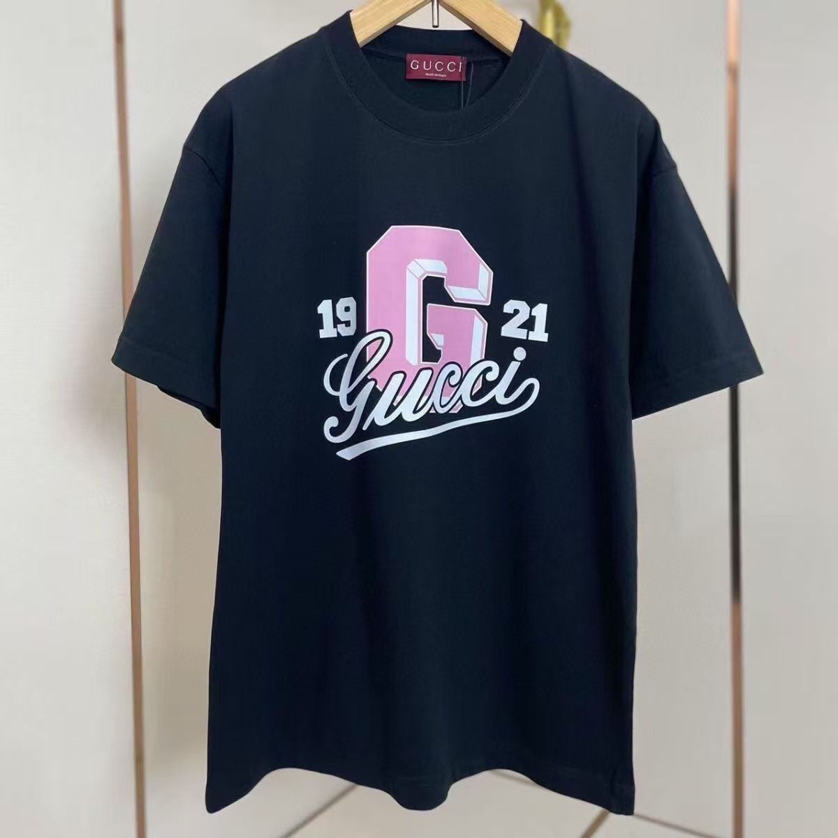 【GUCCI旗艦店】（グッチ）クラシックでスタイリッシュな半袖スウェットシャツ00108