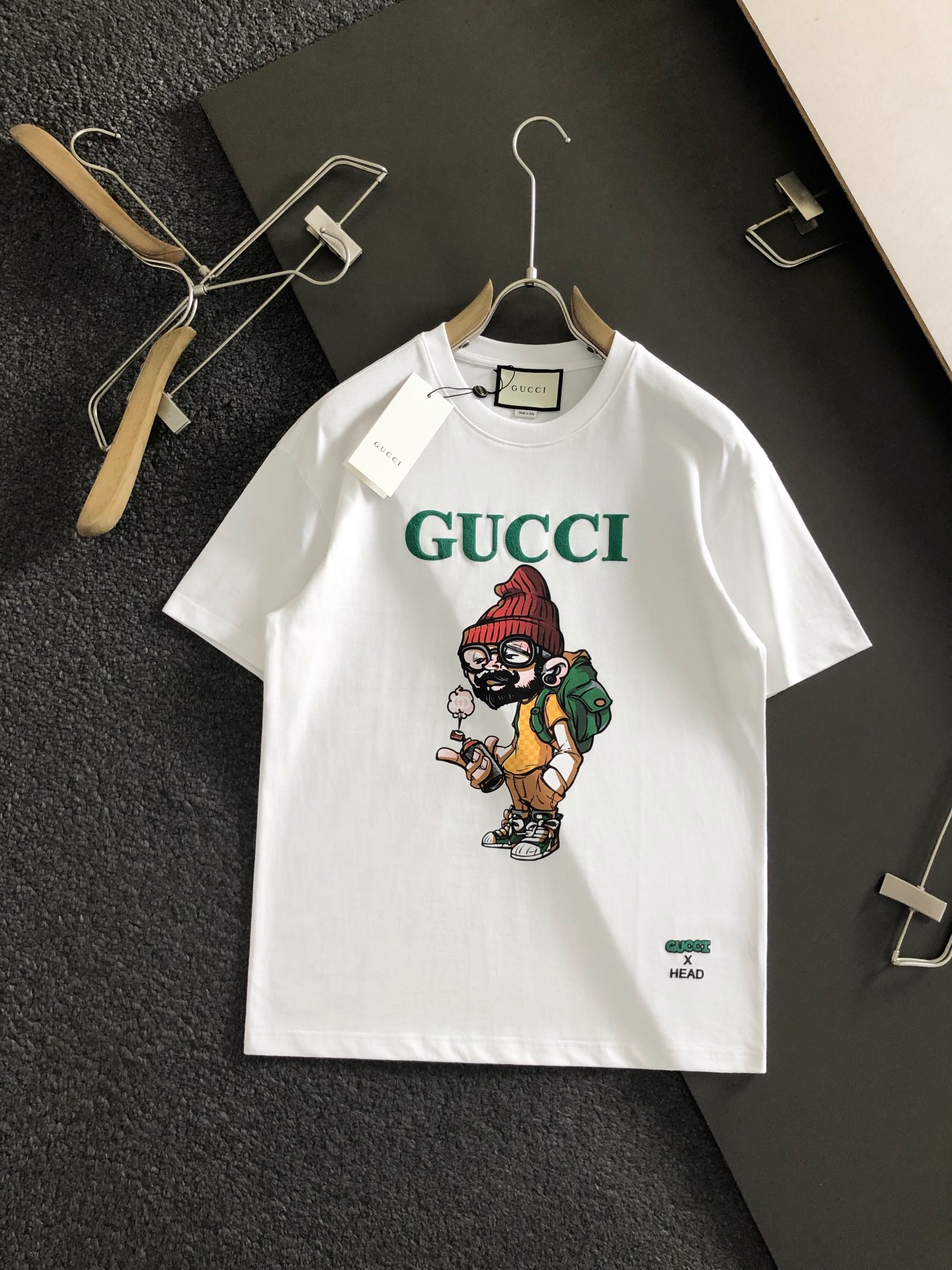 【GUCCI旗艦店】（グッチ）クラシックでスタイリッシュな半袖スウェットシャツ01844