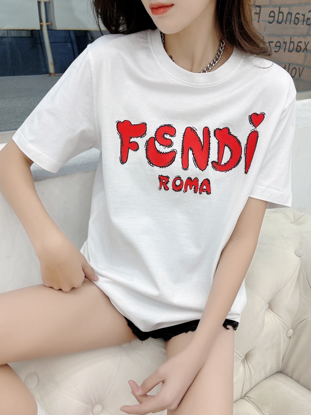 【Fendi旗艦店】（フェンディ）クラシックでスタイリッシュな半袖スウェットシャツ01427