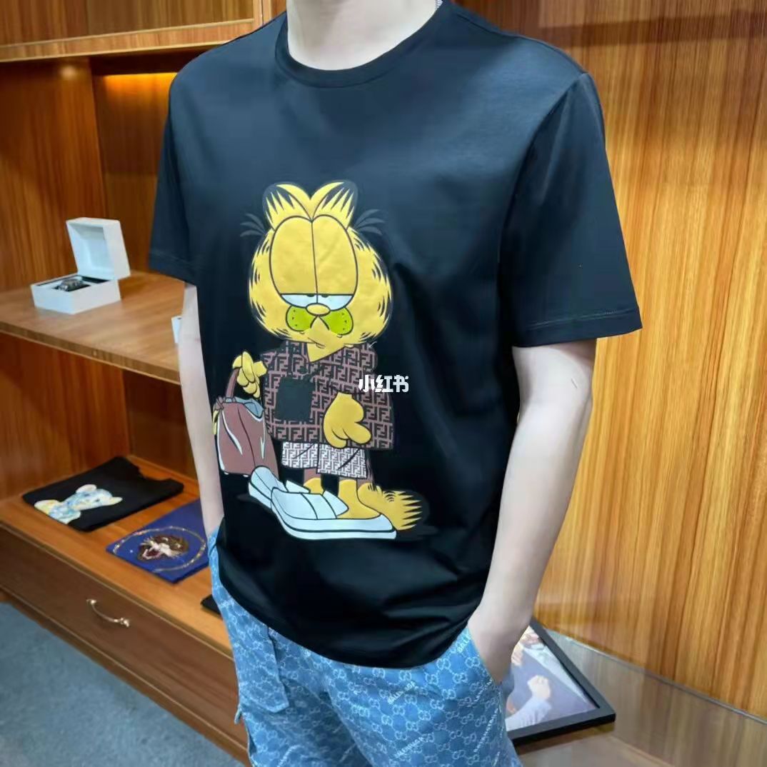 【Fendi旗艦店】（フェンディ）クラシックでスタイリッシュな半袖スウェットシャツ01428