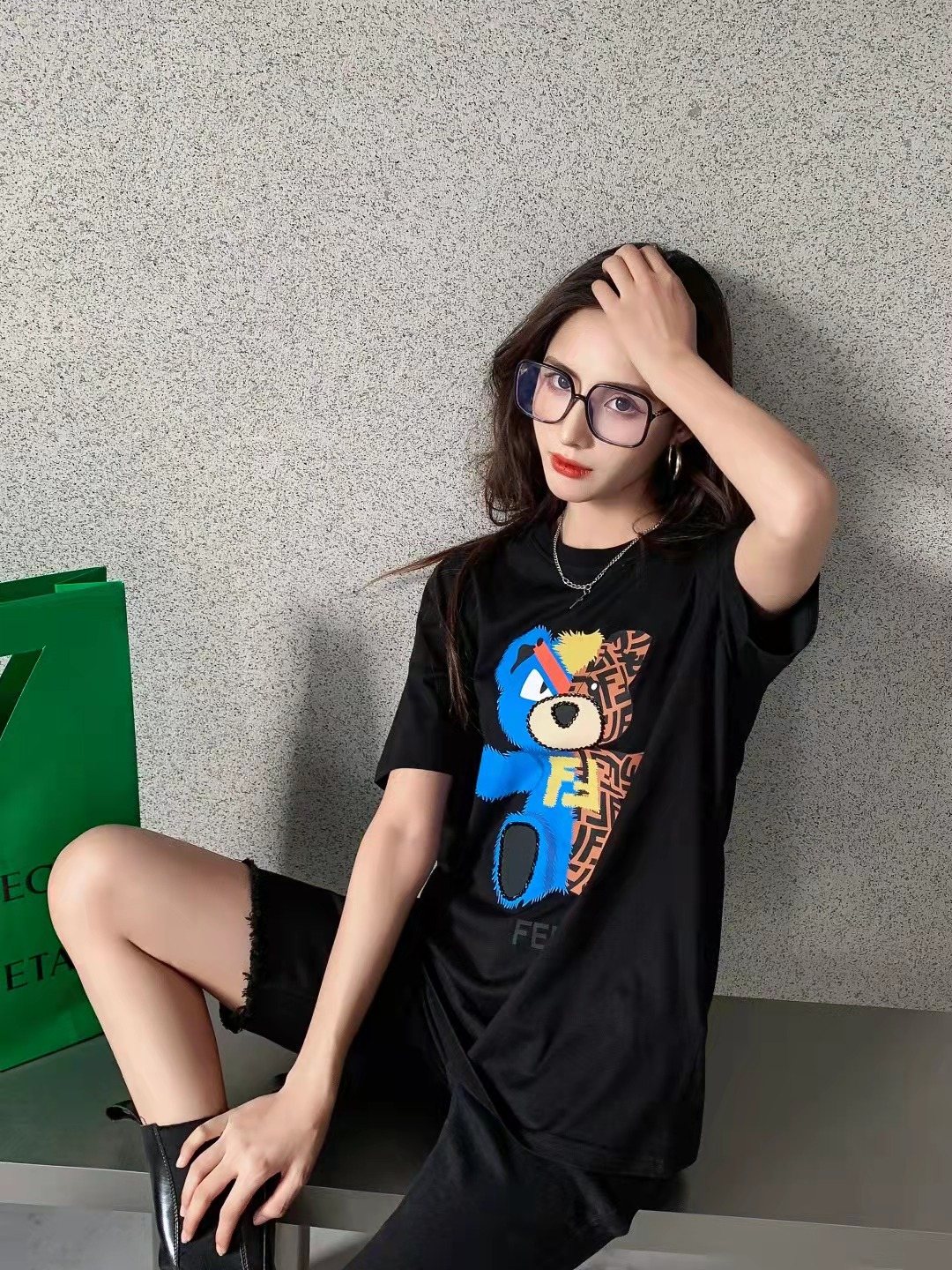 【Fendi旗艦店】（フェンディ）クラシックでスタイリッシュな半袖スウェットシャツ01603