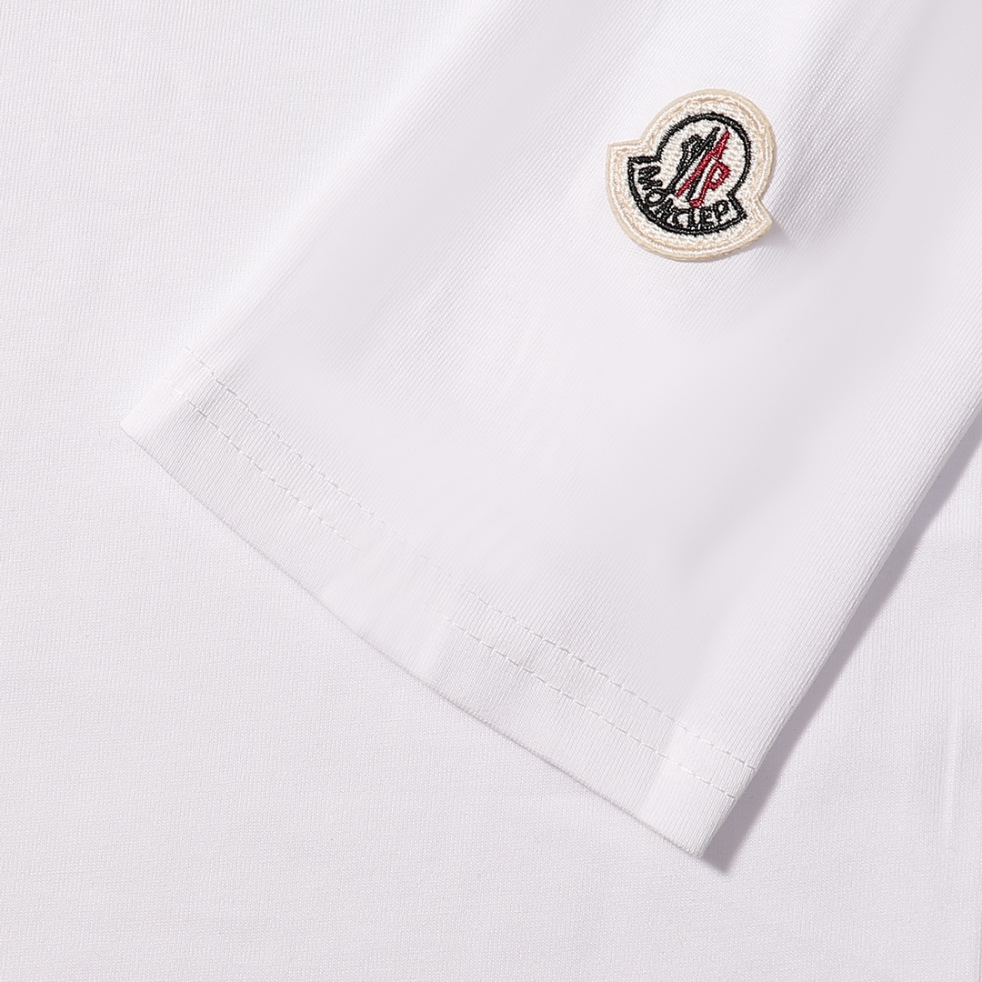 【MONCLER旗艦店】（モンクレール）クラシックでスタイリッシュな長袖スウェットシャツ00963