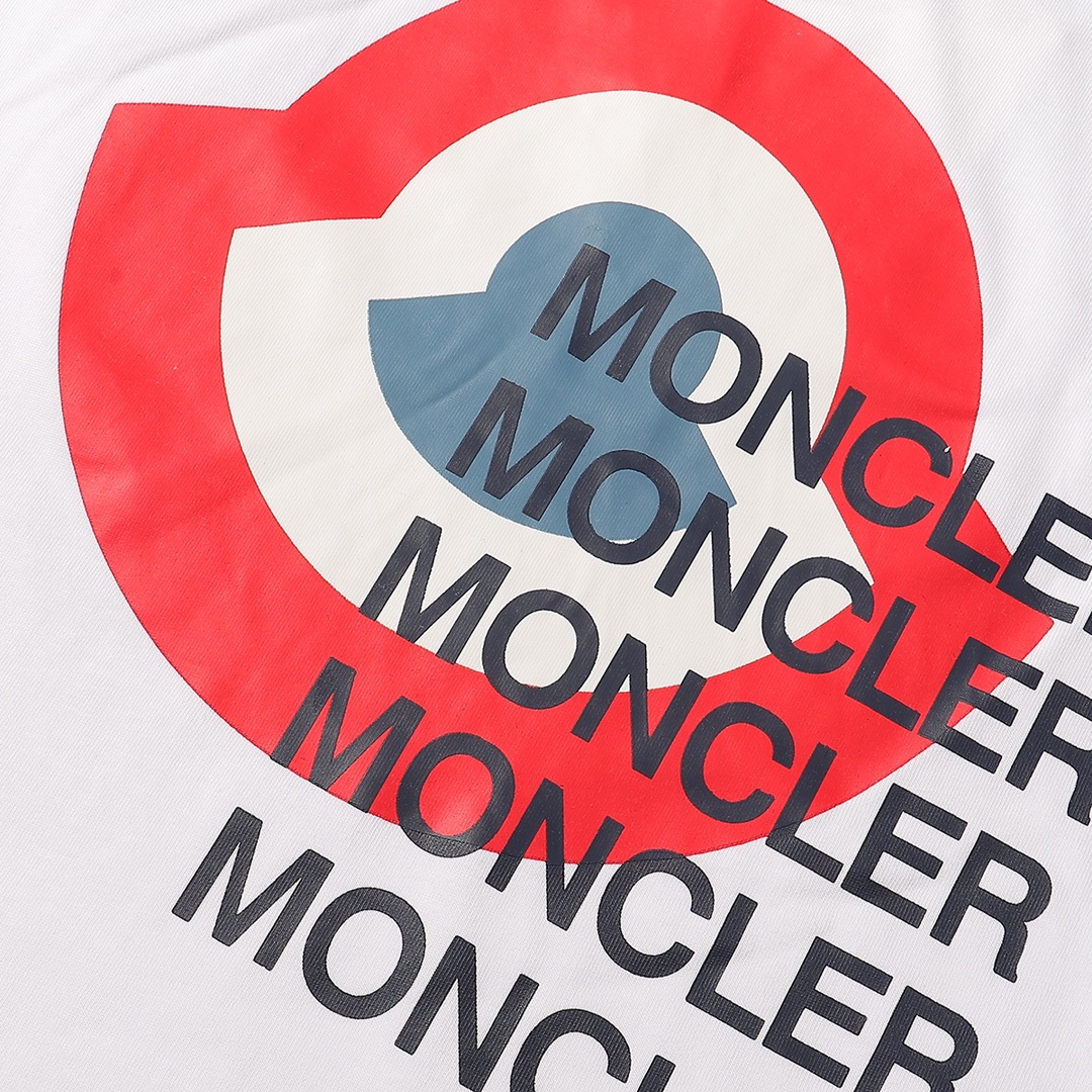 【MONCLER旗艦店】（モンクレール）クラシックでスタイリッシュな長袖スウェットシャツ00962
