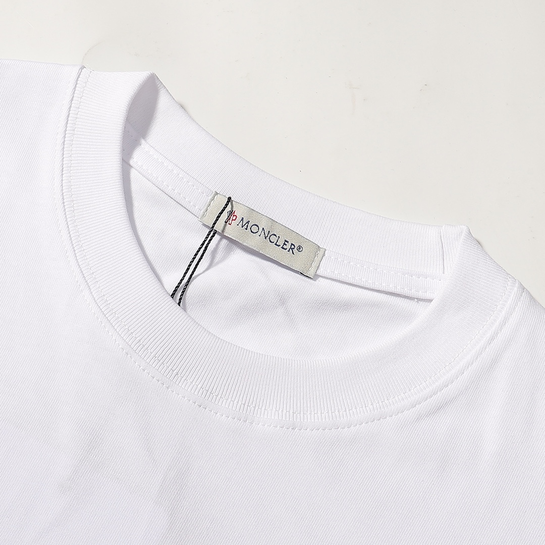 【MONCLER旗艦店】（モンクレール）クラシックでスタイリッシュな長袖スウェットシャツ00963