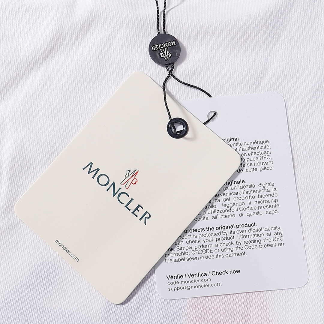 【MONCLER旗艦店】（モンクレール）クラシックでスタイリッシュな長袖スウェットシャツ00963