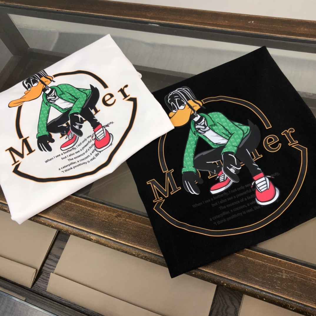 【MONCLER旗艦店】（モンクレール）クラシックでスタイリッシュな長袖スウェットシャツ00921