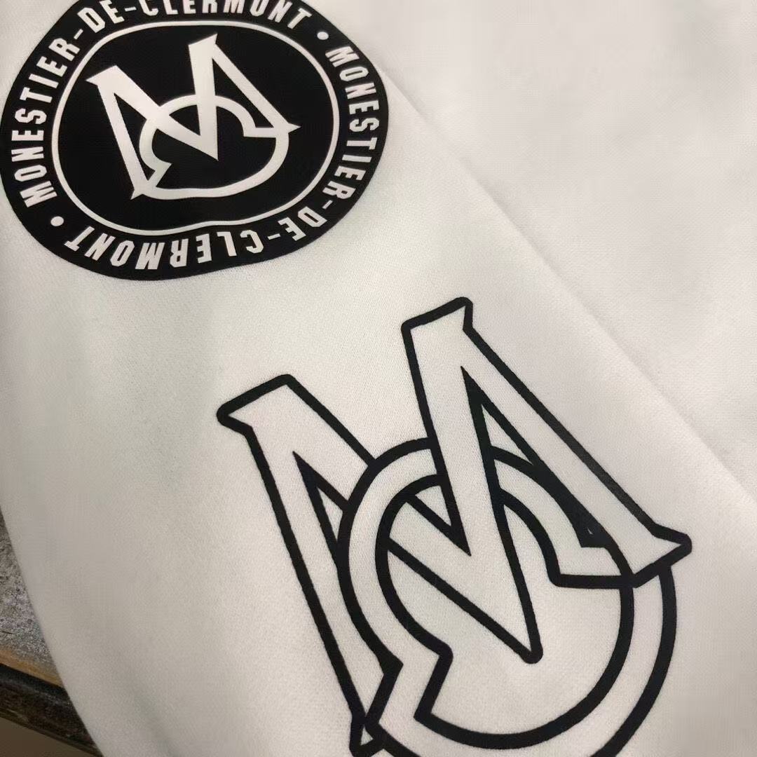 【MONCLER旗艦店】（モンクレール）クラシックでスタイリッシュな長袖スウェットシャツ00034