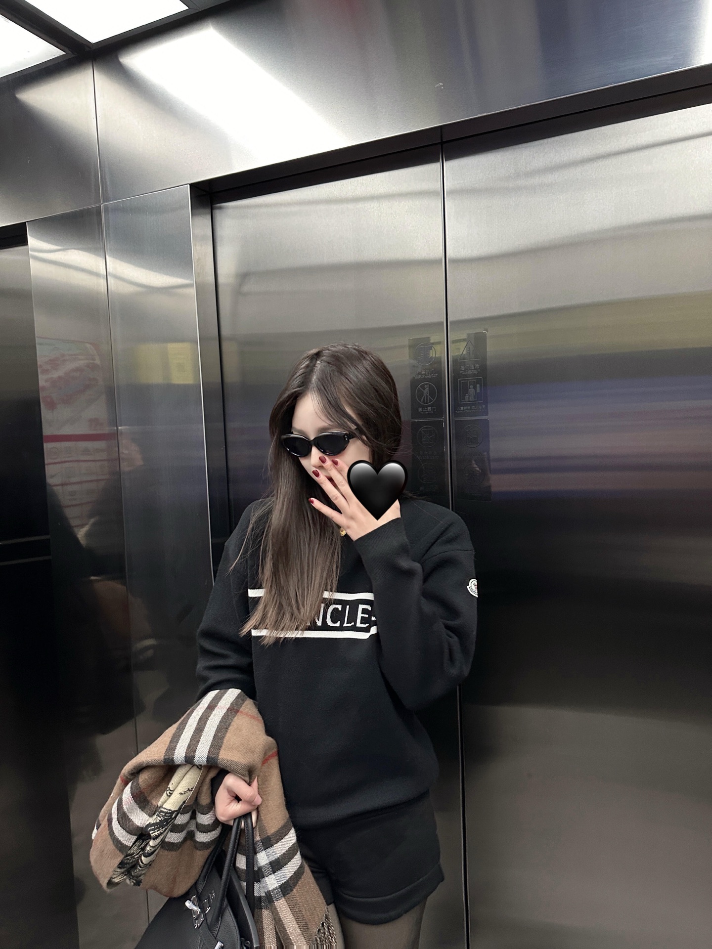 【MONCLER旗艦店】（モンクレール）クラシックでスタイリッシュな長袖スウェットシャツ00049