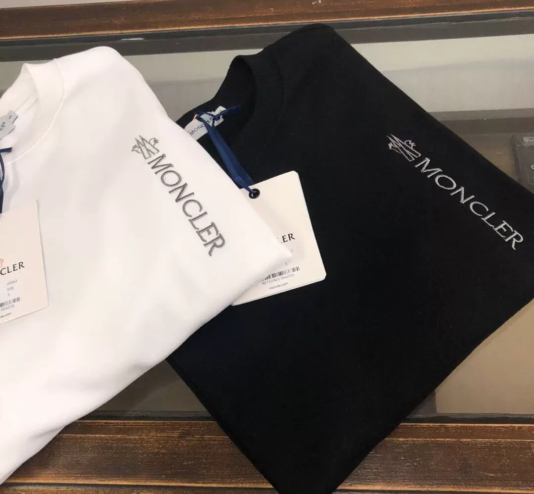 【MONCLER旗艦店】（モンクレール）クラシックでスタイリッシュな長袖スウェットシャツ01176