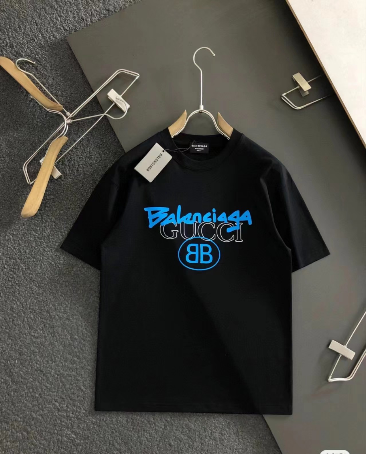 【BALENCIAGA旗艦店】（バレンシアガ）クラシックでスタイリッシュな半袖スウェットシャツ01521