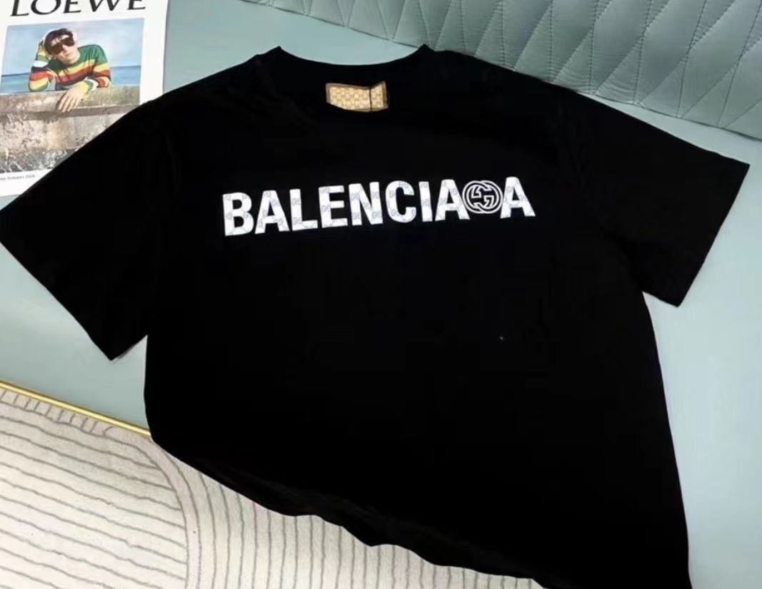 【BALENCIAGA旗艦店】（バレンシアガ）クラシックでスタイリッシュな半袖スウェットシャツ01582