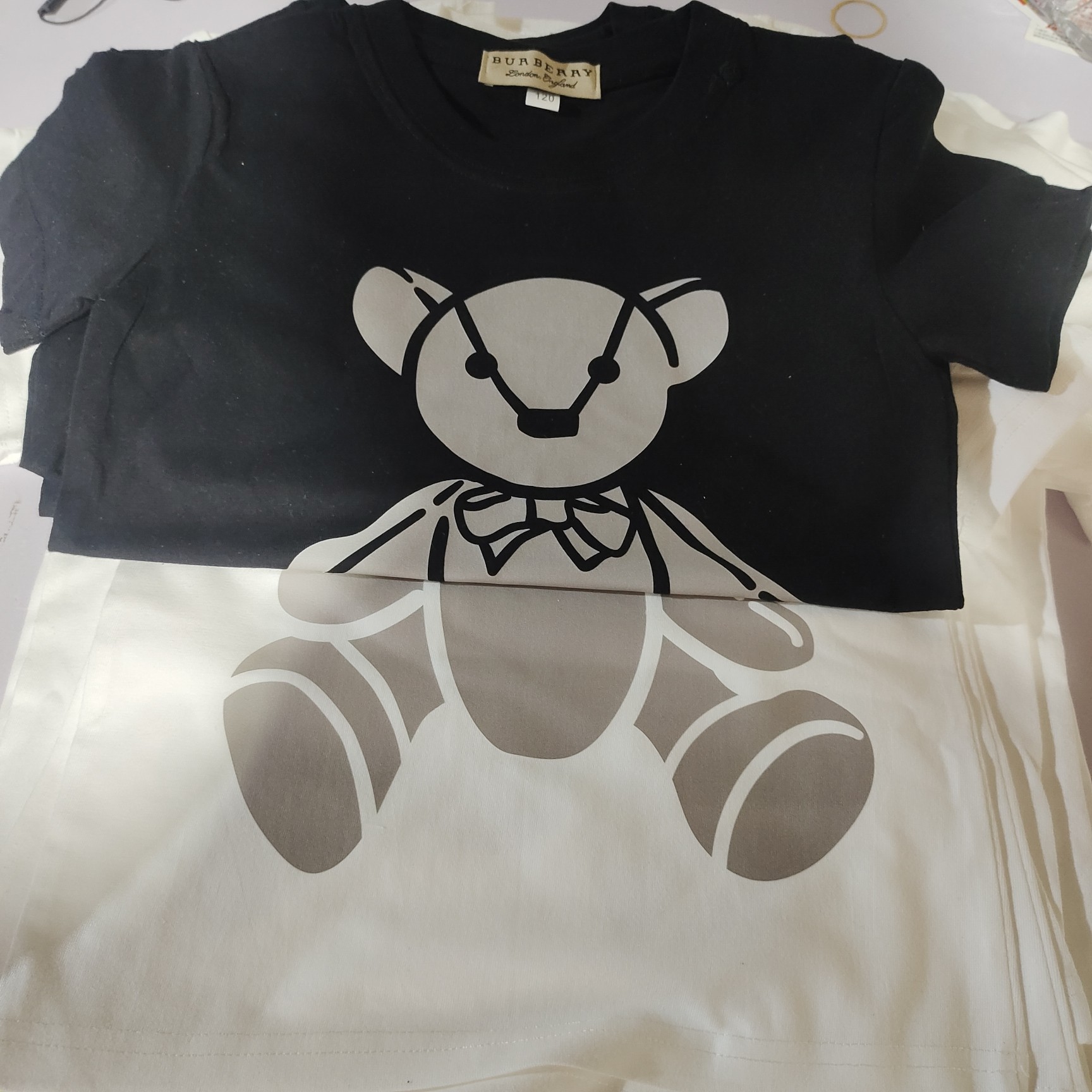 【BURBERRY旗艦店】（バーバリー）クラシックでスタイリッシュな半袖スウェットシャツ00559