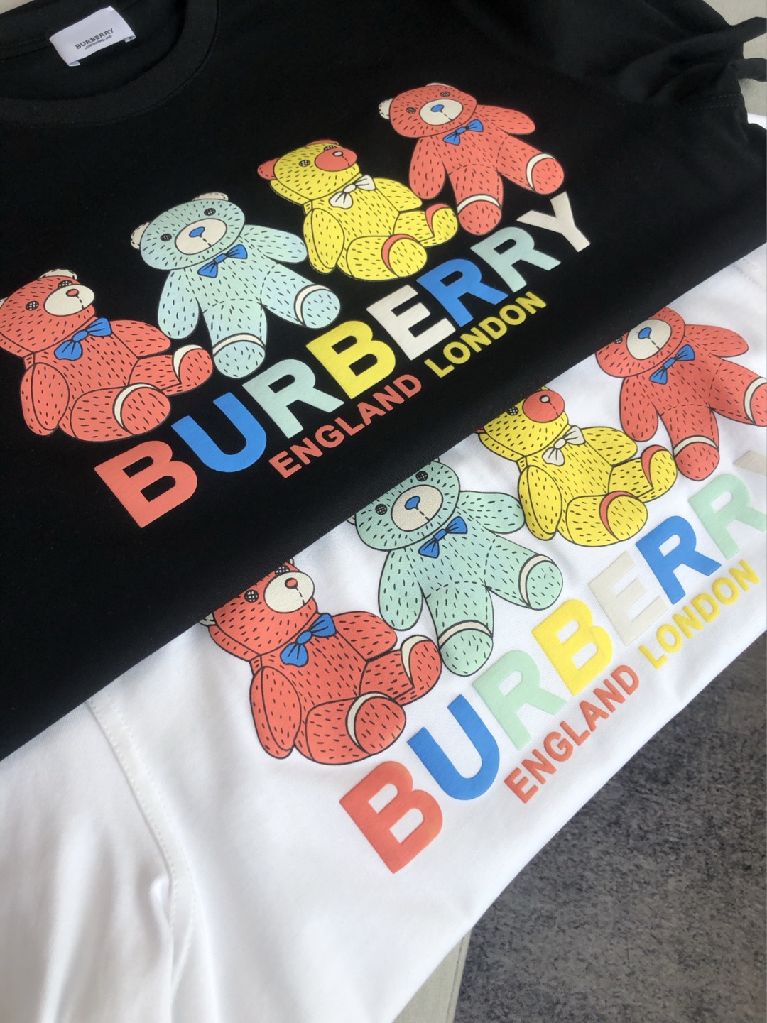 【BURBERRY旗艦店】（バーバリー）クラシックでスタイリッシュな半袖スウェットシャツ00560