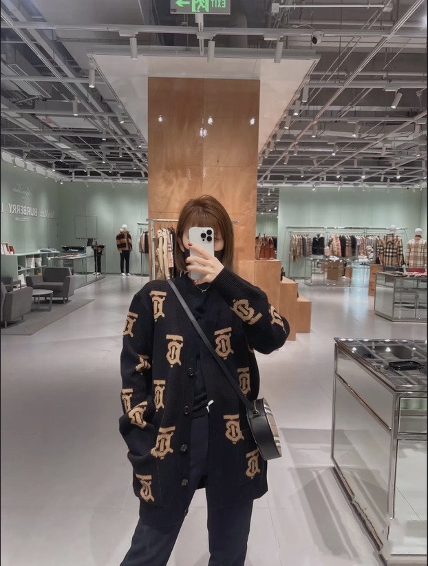 【BURBERRY旗艦店】（バーバリー）クラシックでスタイリッシュな長袖スウェットシャツ00713