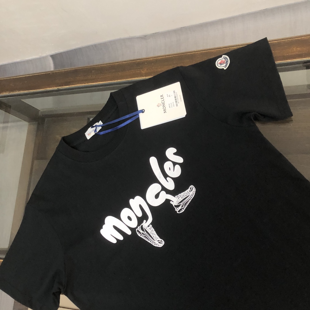 【MONCLER旗艦店】（モンクレール）クラシックでスタイリッシュな半袖スウェットシャツ01275