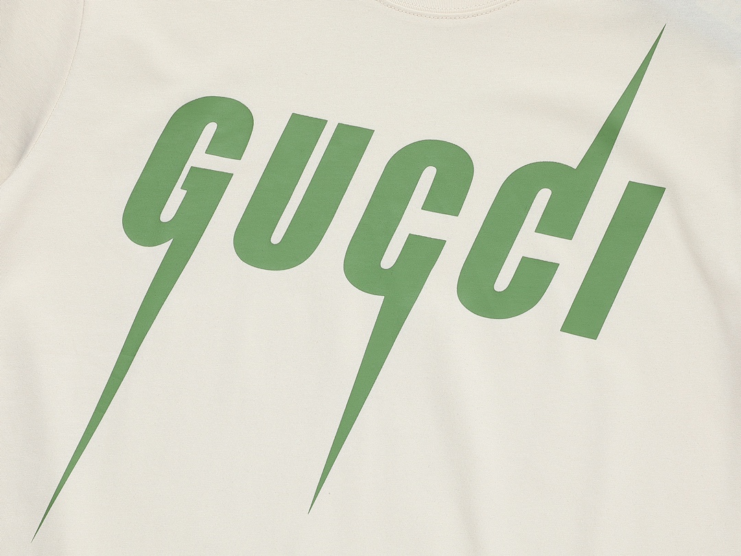 【GUCCI旗艦店】（グッチ）クラシックでスタイリッシュな半袖スウェットシャツ00455