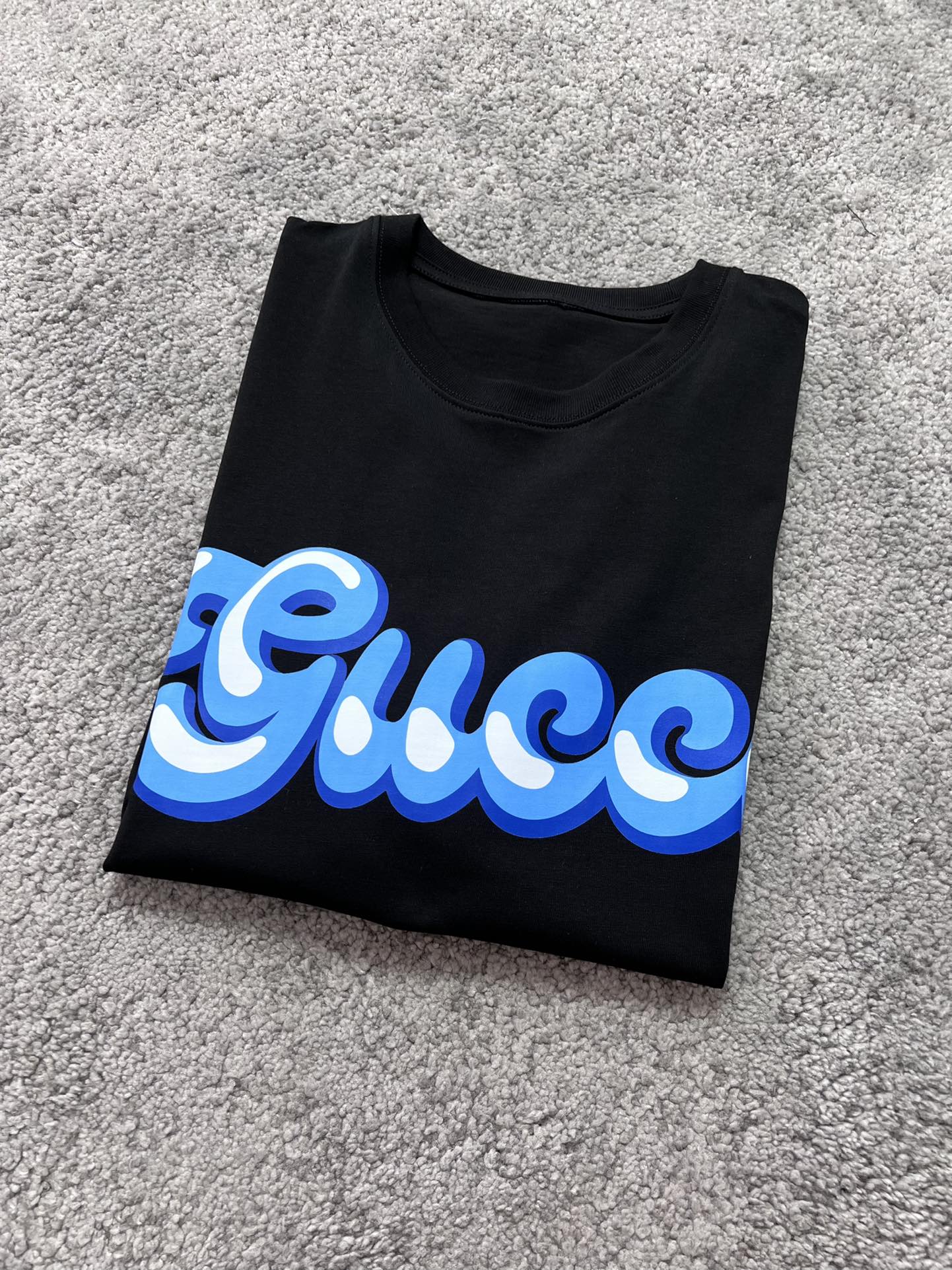 【GUCCI旗艦店】（グッチ）クラシックでスタイリッシュな半袖スウェットシャツ01402