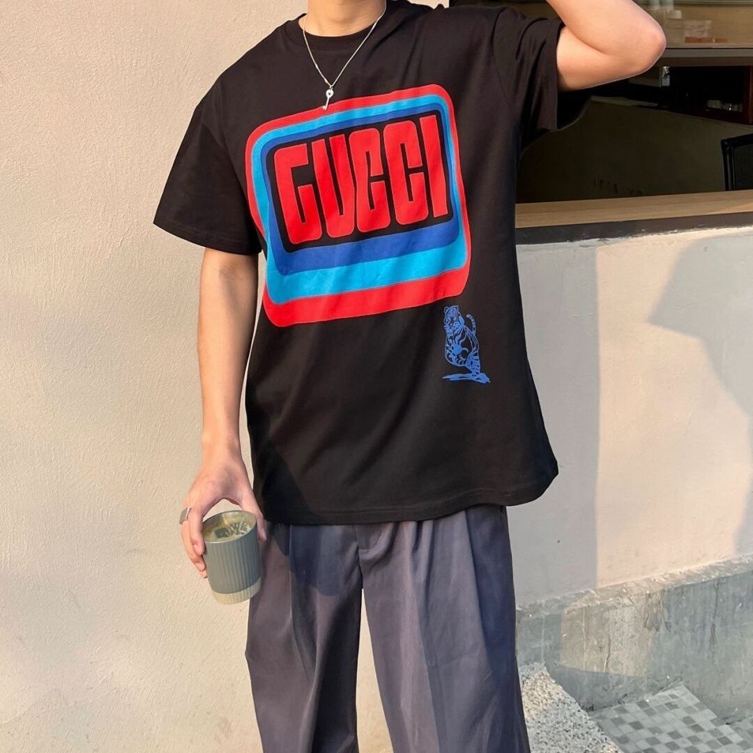 【GUCCI旗艦店】（グッチ）クラシックでスタイリッシュな半袖スウェットシャツ01635