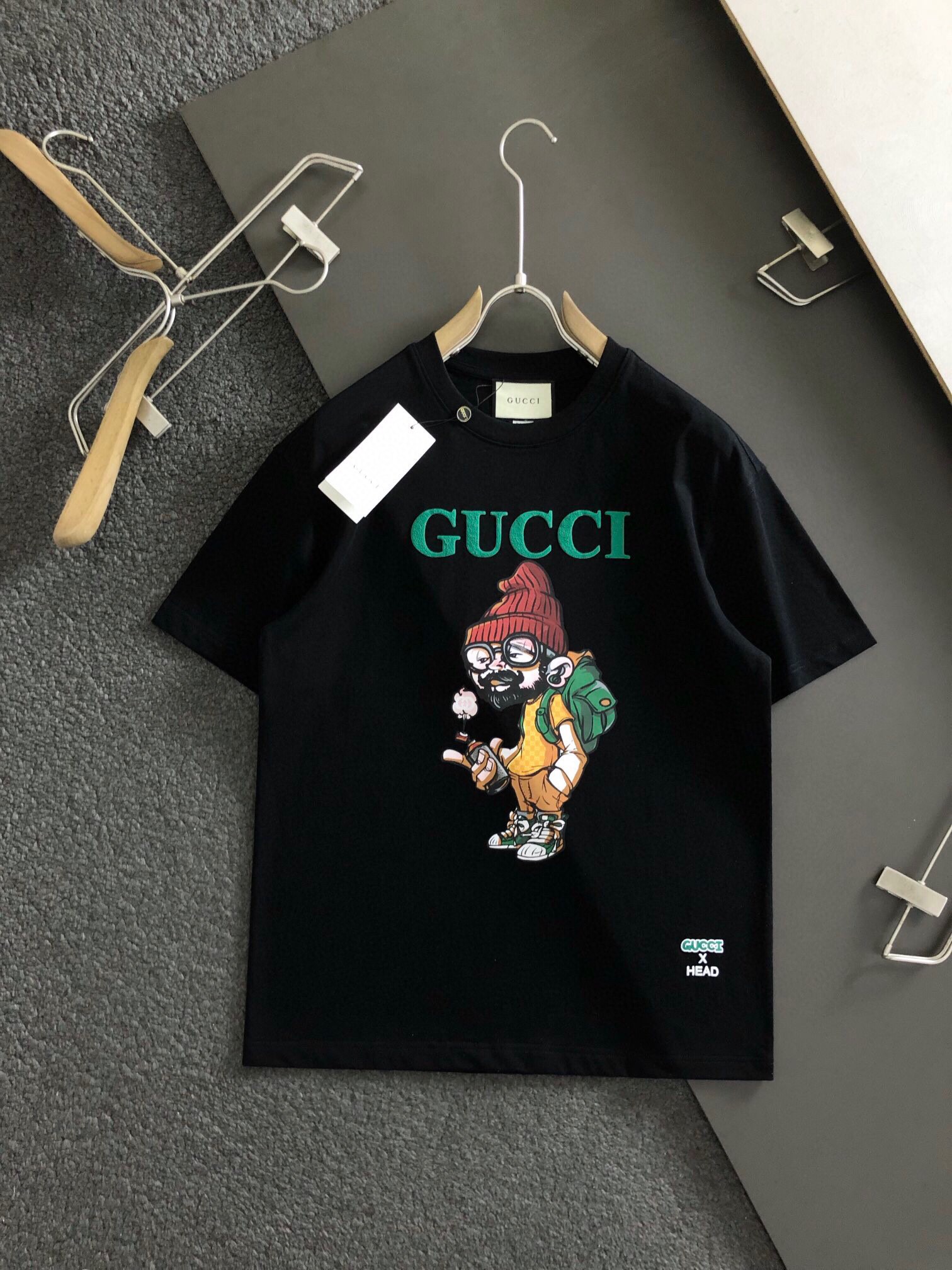【GUCCI旗艦店】（グッチ）クラシックでスタイリッシュな半袖スウェットシャツ01844