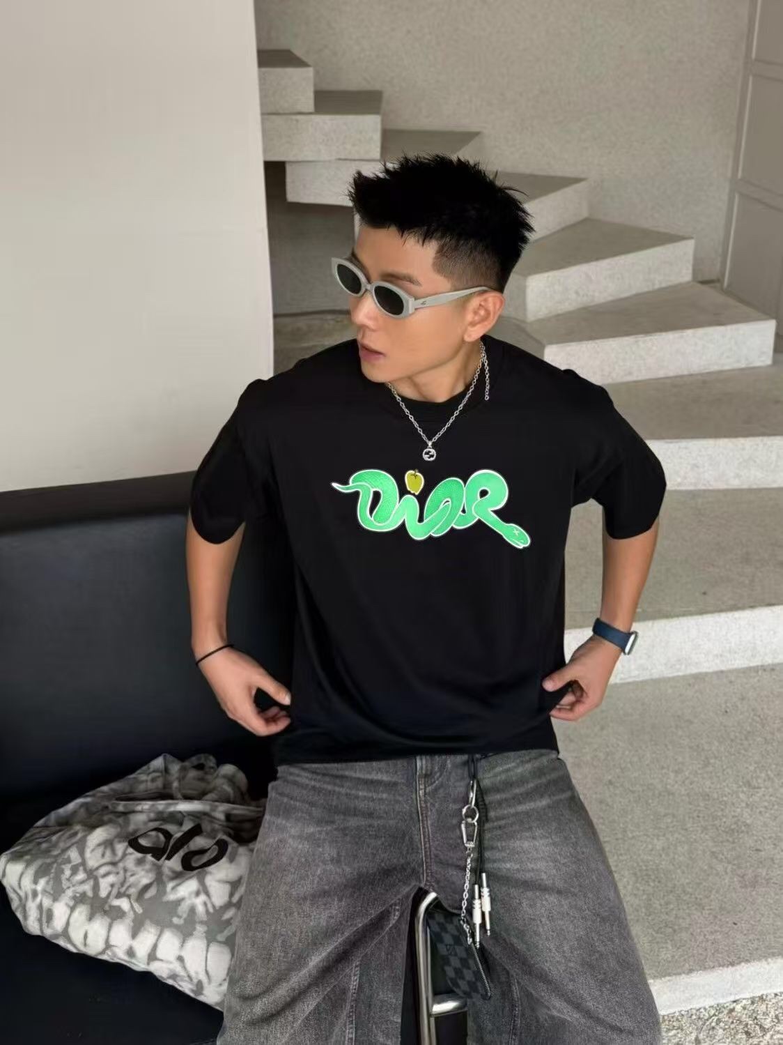 【DIOR旗艦店】（ディオール）クラシックでスタイリッシュな半袖スウェットシャツ00528