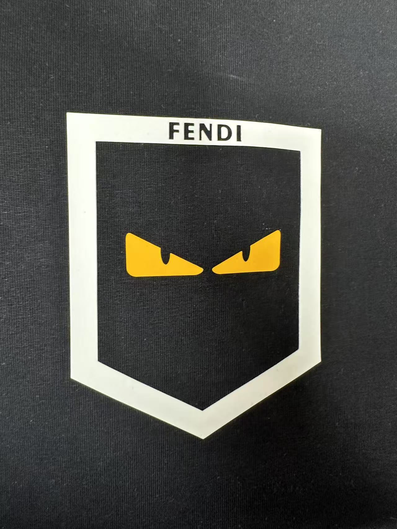 【Fendi旗艦店】（フェンディ）クラシックでスタイリッシュな半袖スウェットシャツ00217