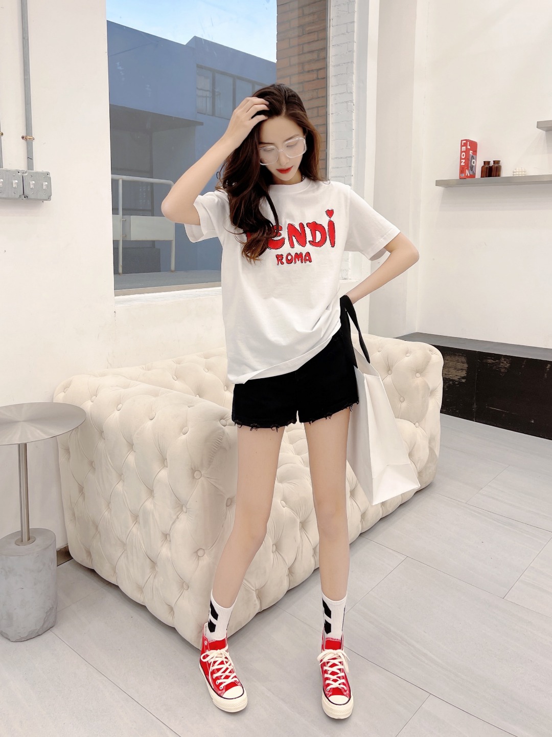 【Fendi旗艦店】（フェンディ）クラシックでスタイリッシュな半袖スウェットシャツ01427