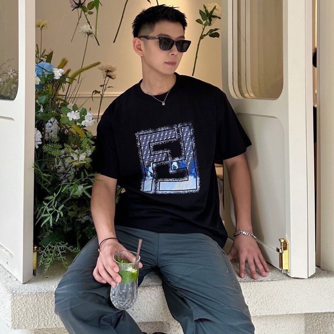 【Fendi旗艦店】（フェンディ）クラシックでスタイリッシュな半袖スウェットシャツ01454