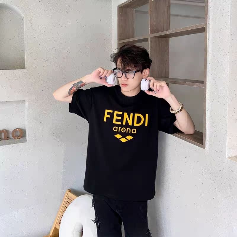 【Fendi旗艦店】（フェンディ）クラシックでスタイリッシュな半袖スウェットシャツ01795