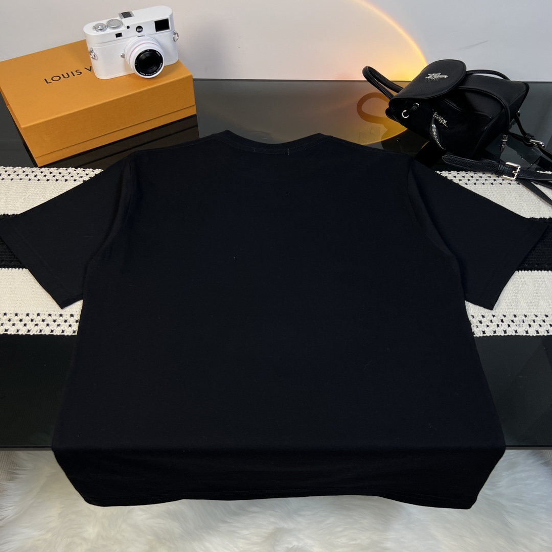 【Fendi旗艦店】（フェンディ）クラシックでスタイリッシュな半袖スウェットシャツ01834