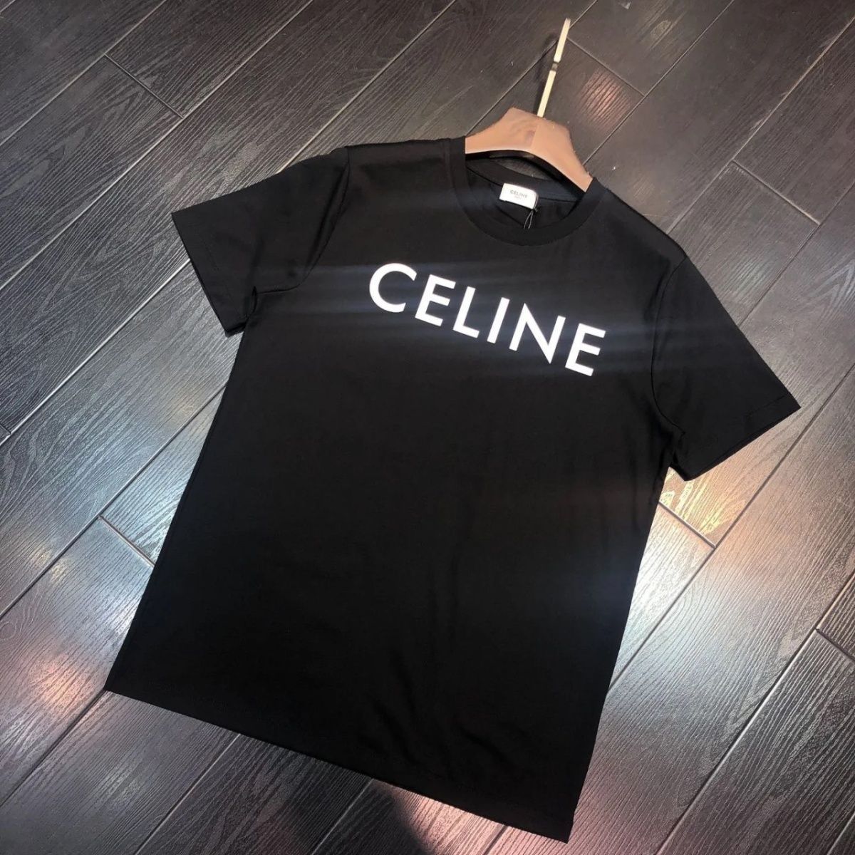 【Celine旗艦店】（セリーヌ）クラシックでスタイリッシュな半袖スウェットシャツ01611