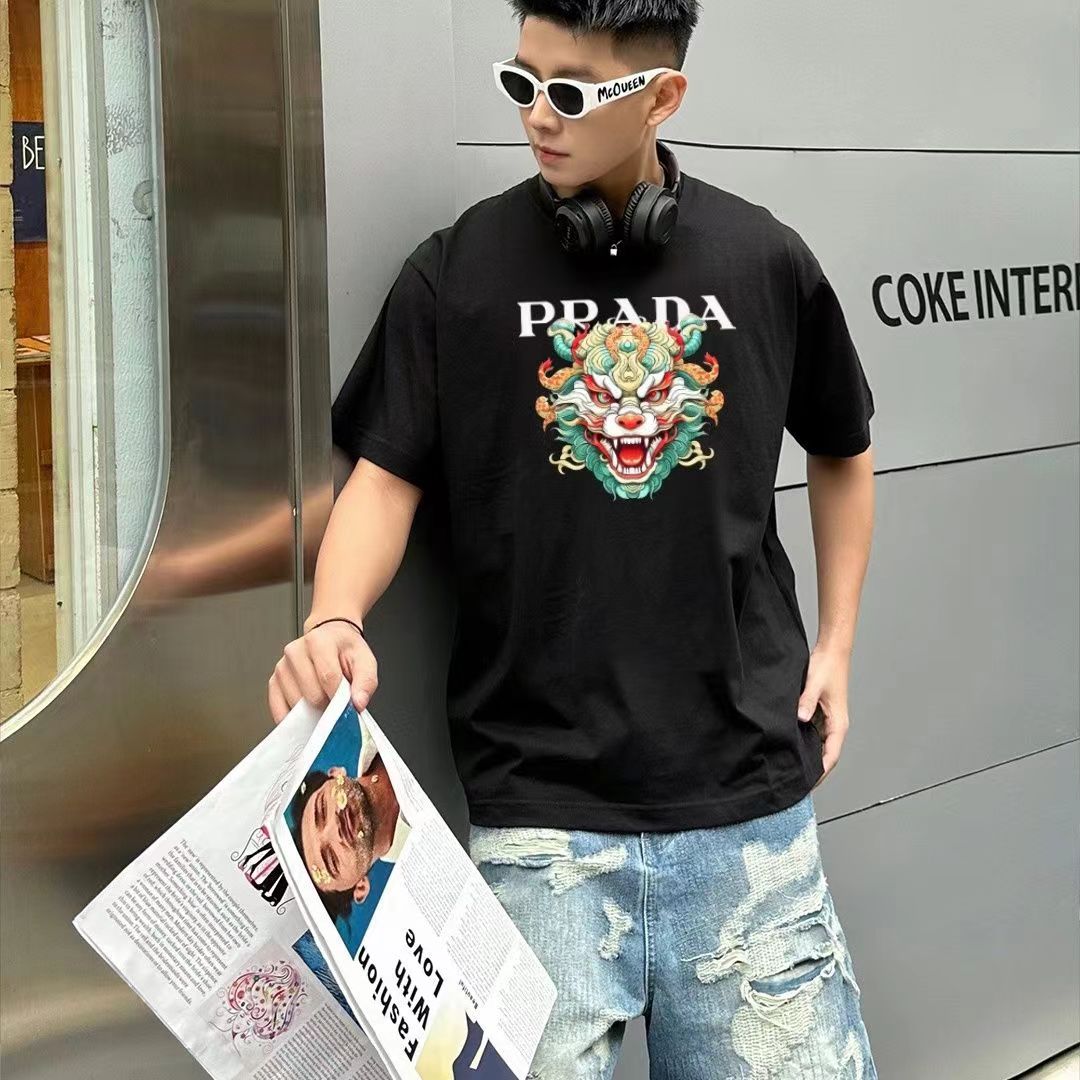 【Prada旗艦店】（プラダ）クラシックでスタイリッシュな半袖スウェットシャツ01632