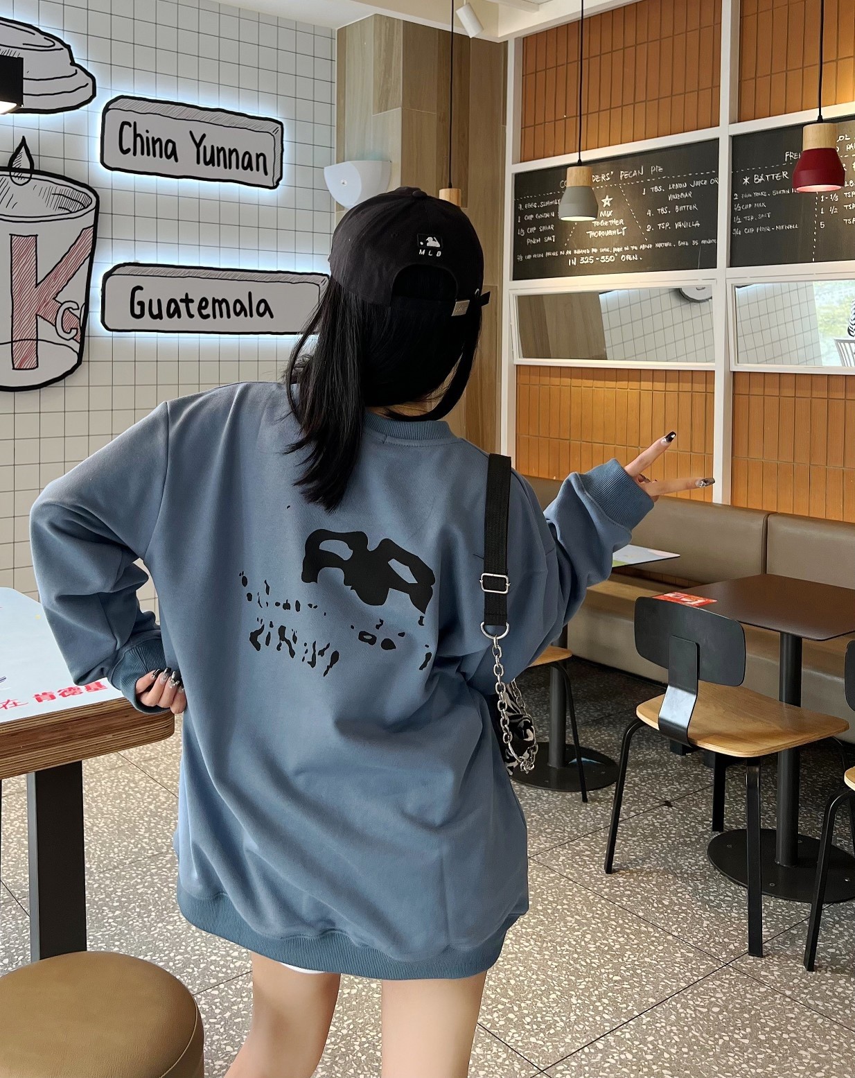 【BALENCIAGA旗艦店】（バレンシアガ）クラシックでスタイリッシュな長袖スウェットシャツ01068