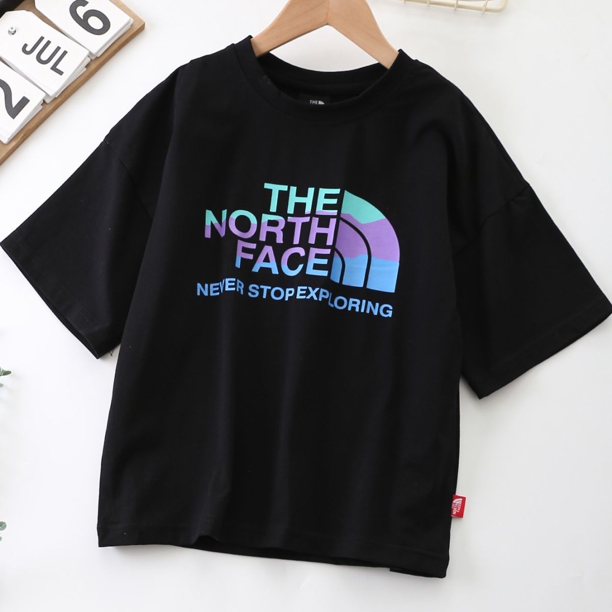 【The North Face旗艦店】（ザ・ノース・フェイス）クラシックでスタイリッシュな半袖スウェットシャツ01116