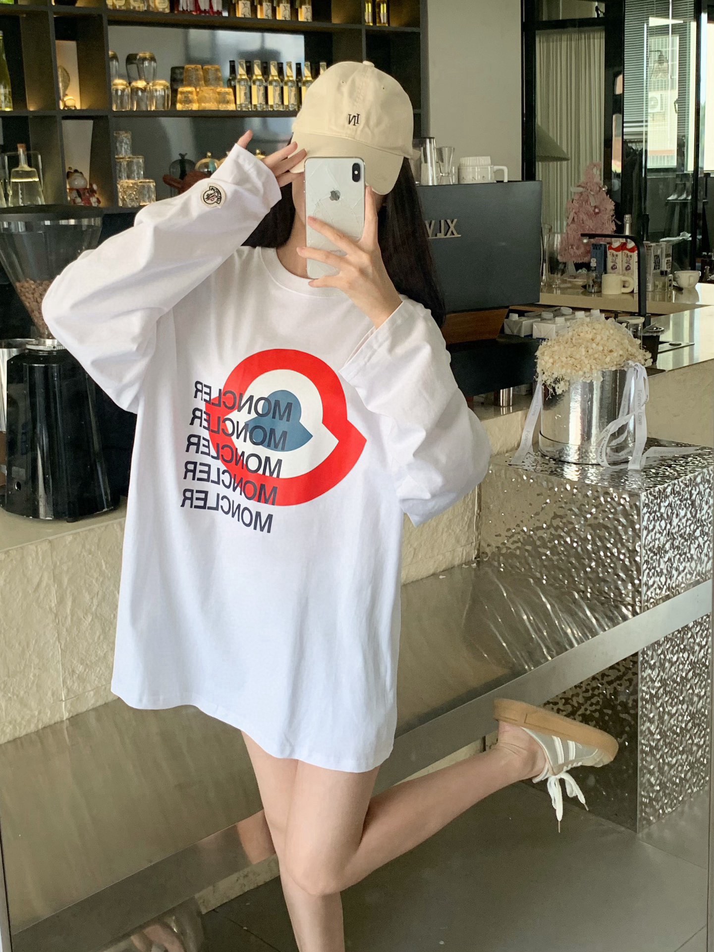 【MONCLER旗艦店】（モンクレール）クラシックでスタイリッシュな長袖スウェットシャツ00962