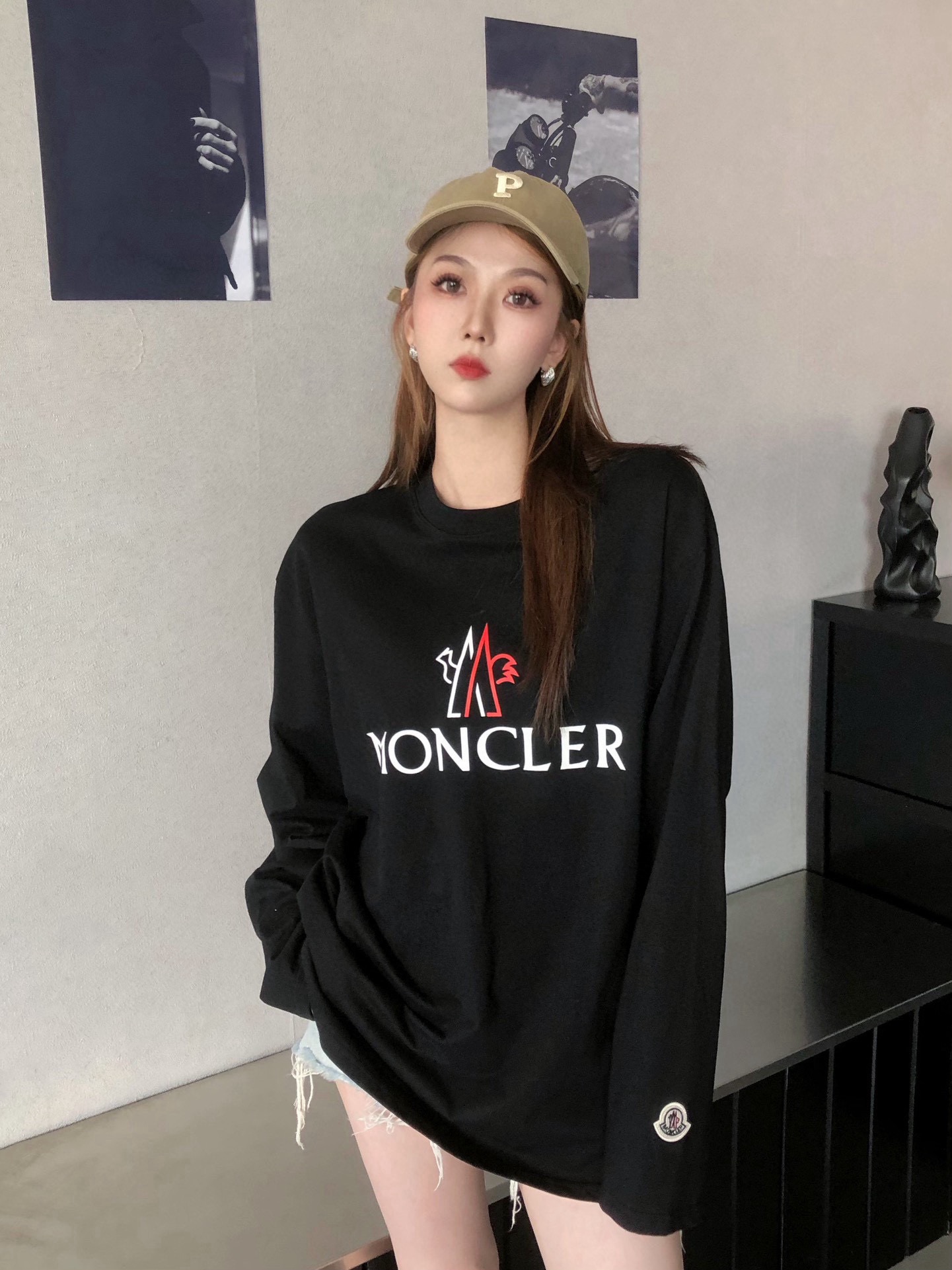 【MONCLER旗艦店】（モンクレール）クラシックでスタイリッシュな長袖スウェットシャツ00963