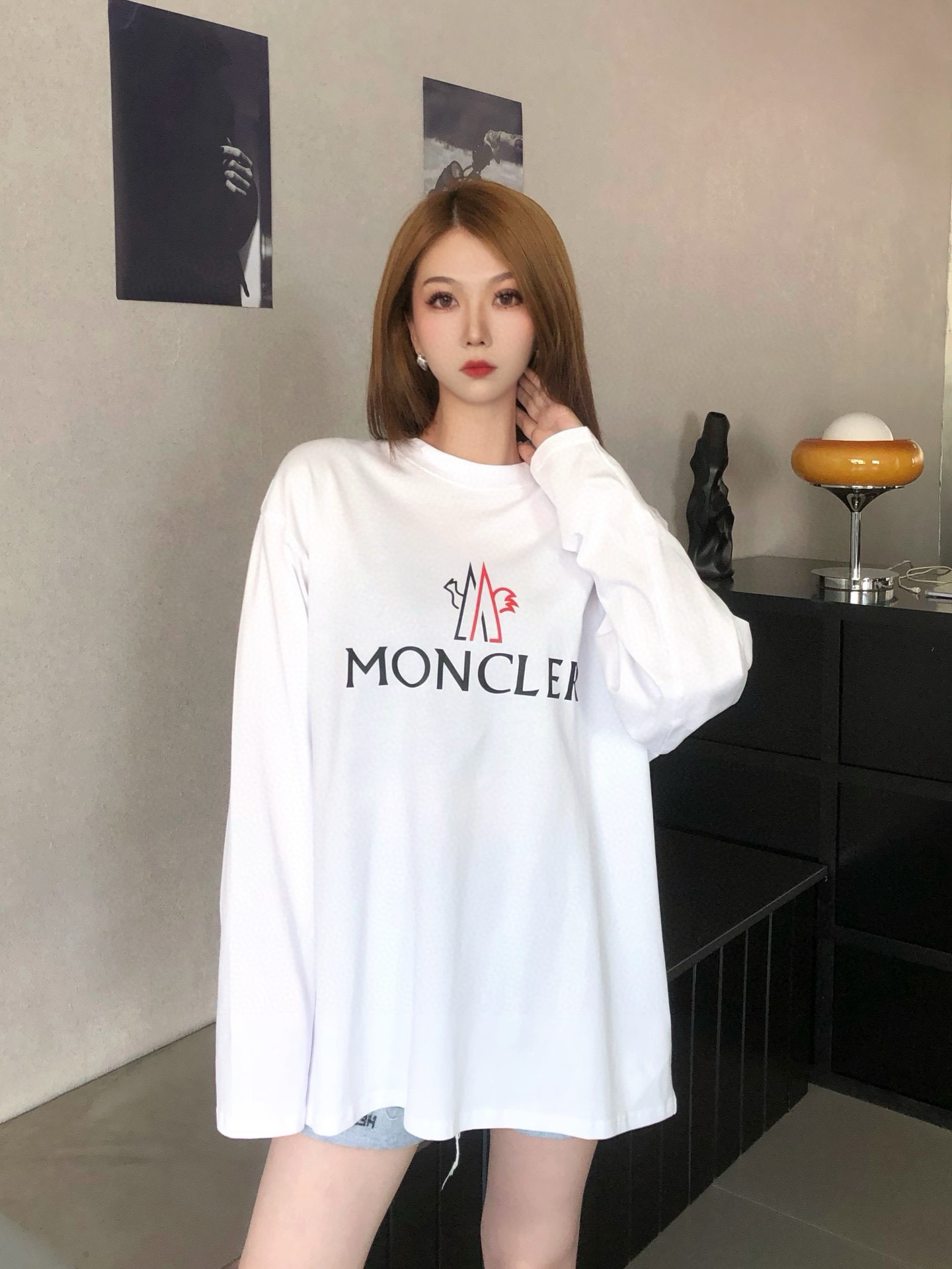 【MONCLER旗艦店】（モンクレール）クラシックでスタイリッシュな長袖スウェットシャツ00963