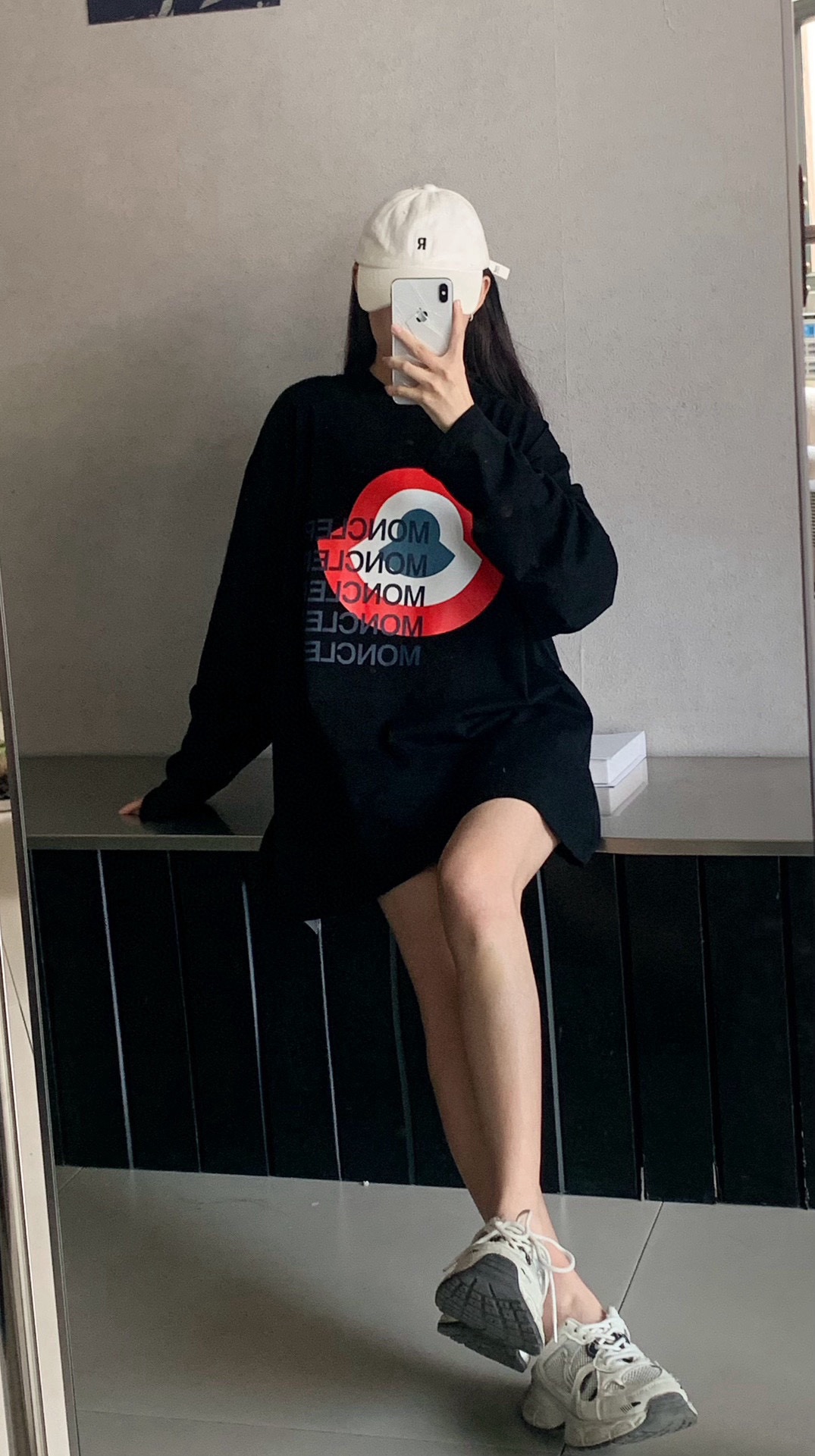 【MONCLER旗艦店】（モンクレール）クラシックでスタイリッシュな長袖スウェットシャツ00962