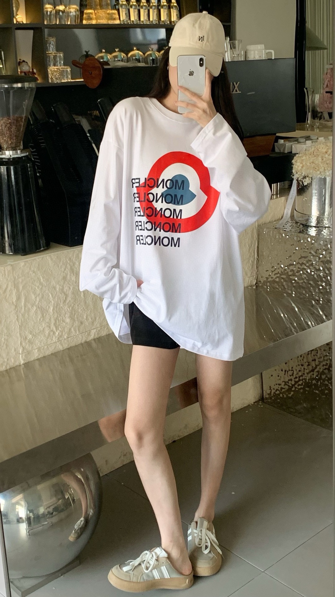 【MONCLER旗艦店】（モンクレール）クラシックでスタイリッシュな長袖スウェットシャツ00962