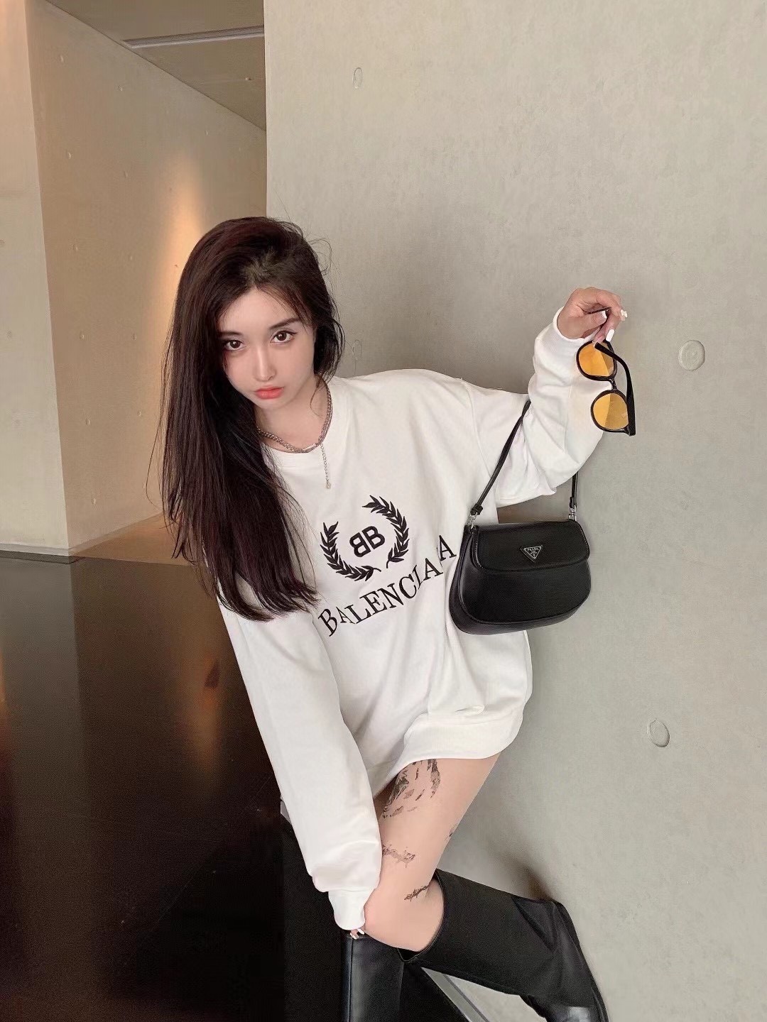 【BALENCIAGA旗艦店】（バレンシアガ）クラシックでスタイリッシュな長袖スウェットシャツ01678