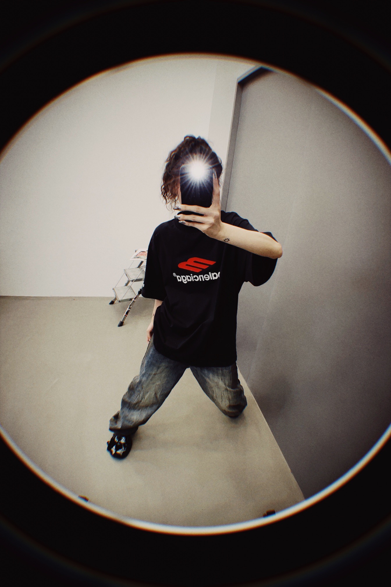 【BALENCIAGA旗艦店】（バレンシアガ）クラシックでスタイリッシュな半袖スウェットシャツ01745