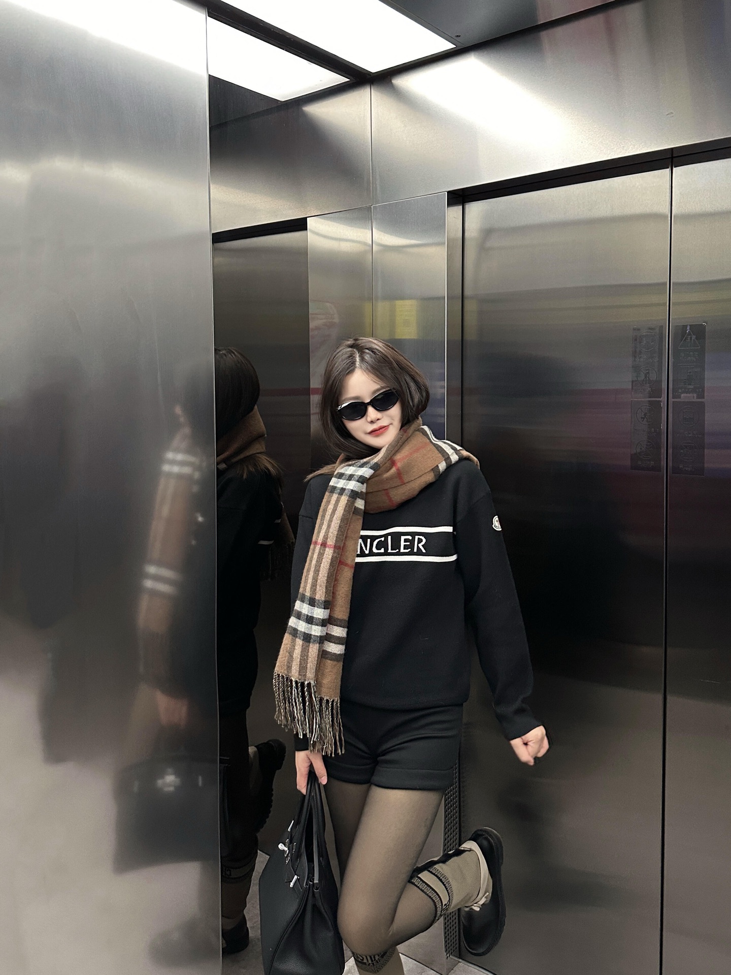 【MONCLER旗艦店】（モンクレール）クラシックでスタイリッシュな長袖スウェットシャツ00049