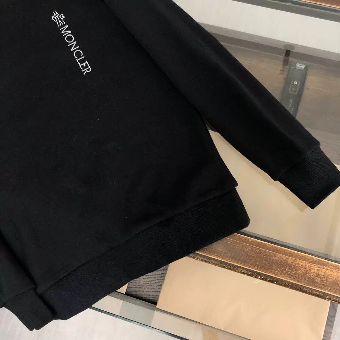 【MONCLER旗艦店】（モンクレール）クラシックでスタイリッシュな長袖スウェットシャツ01176