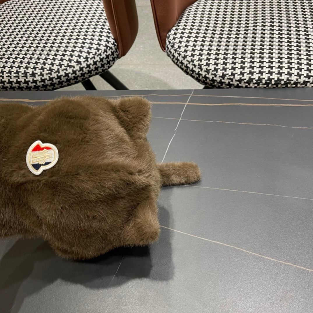 【MONCLER旗艦店】（モンクレール）時代を超えて人気のクラシックな帽子秋冬コレクション