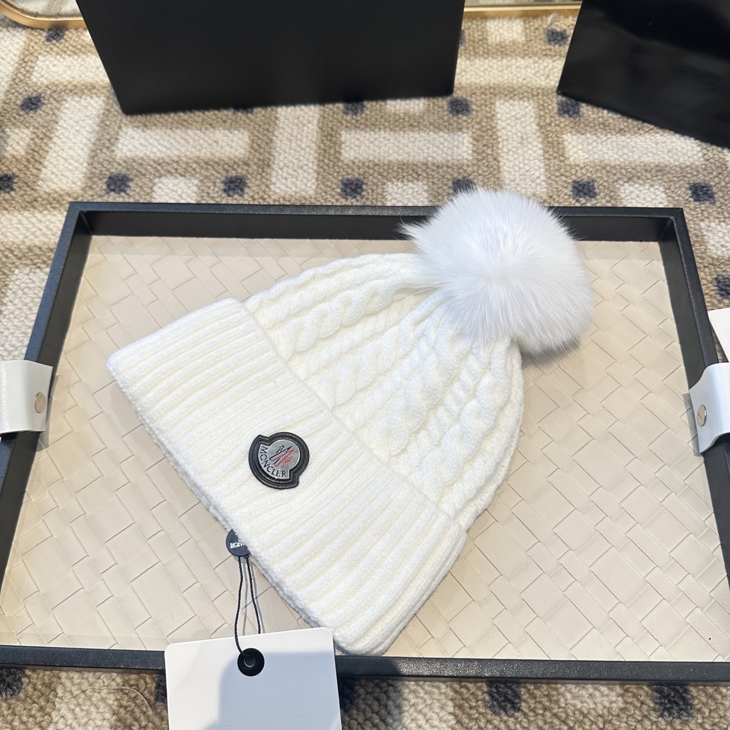 【MONCLER旗艦店】（モンクレール）時代を超えて人気のクラシックな帽子秋冬コレクション